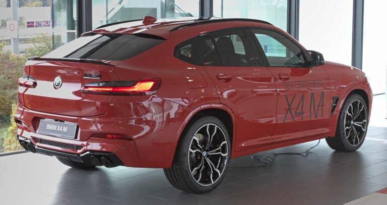 BMW's 2027 7-Series Facelift Finally Fixes That Grille—and the i7 EV Gets Serious Range Upgrades