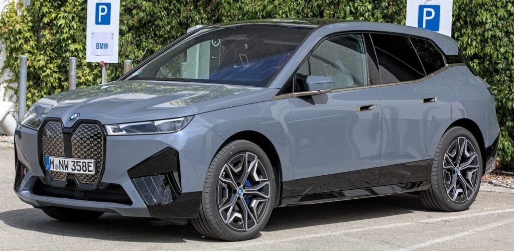 GM’s Cadillac Vistiq Has a Child-Trapping Seat Problem—and It Won’t Fix It Yet