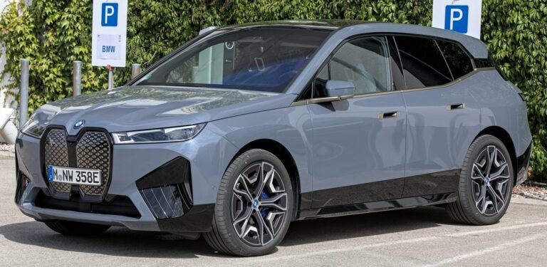 GM’s Cadillac Vistiq Has a Child-Trapping Seat Problem—and It Won’t Fix It Yet